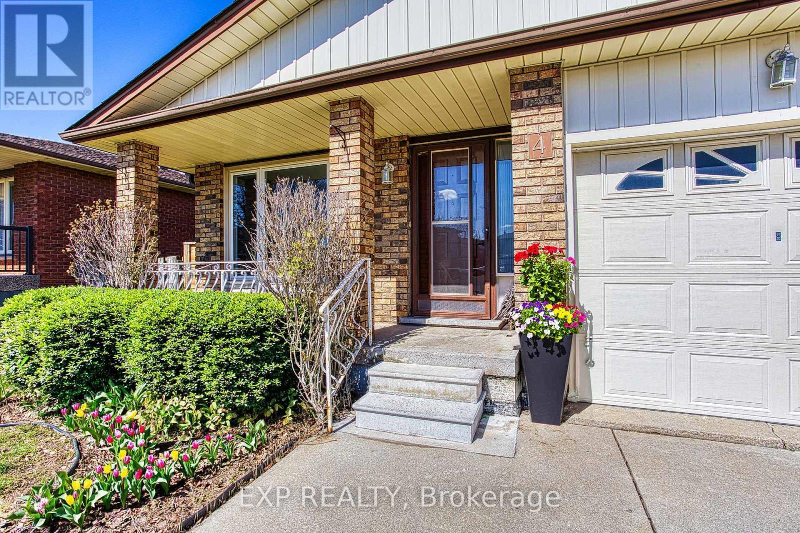 4 Colgate Court, Hamilton, ON - Outdoor