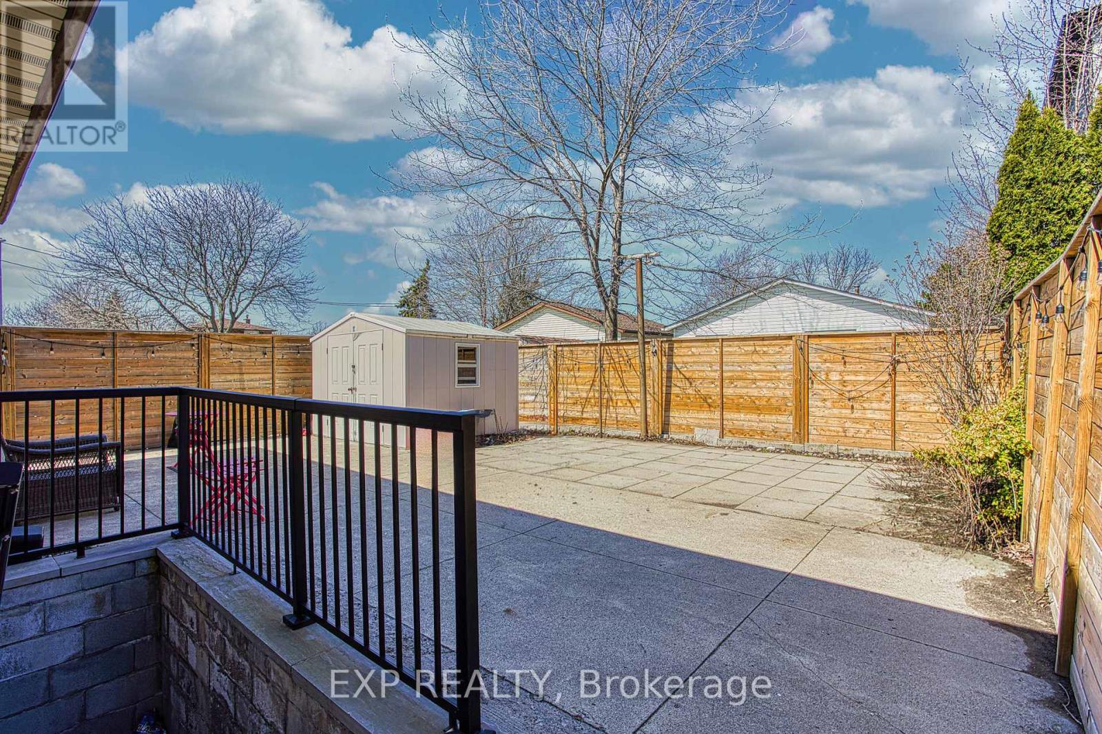 4 Colgate Court, Hamilton, ON - Outdoor