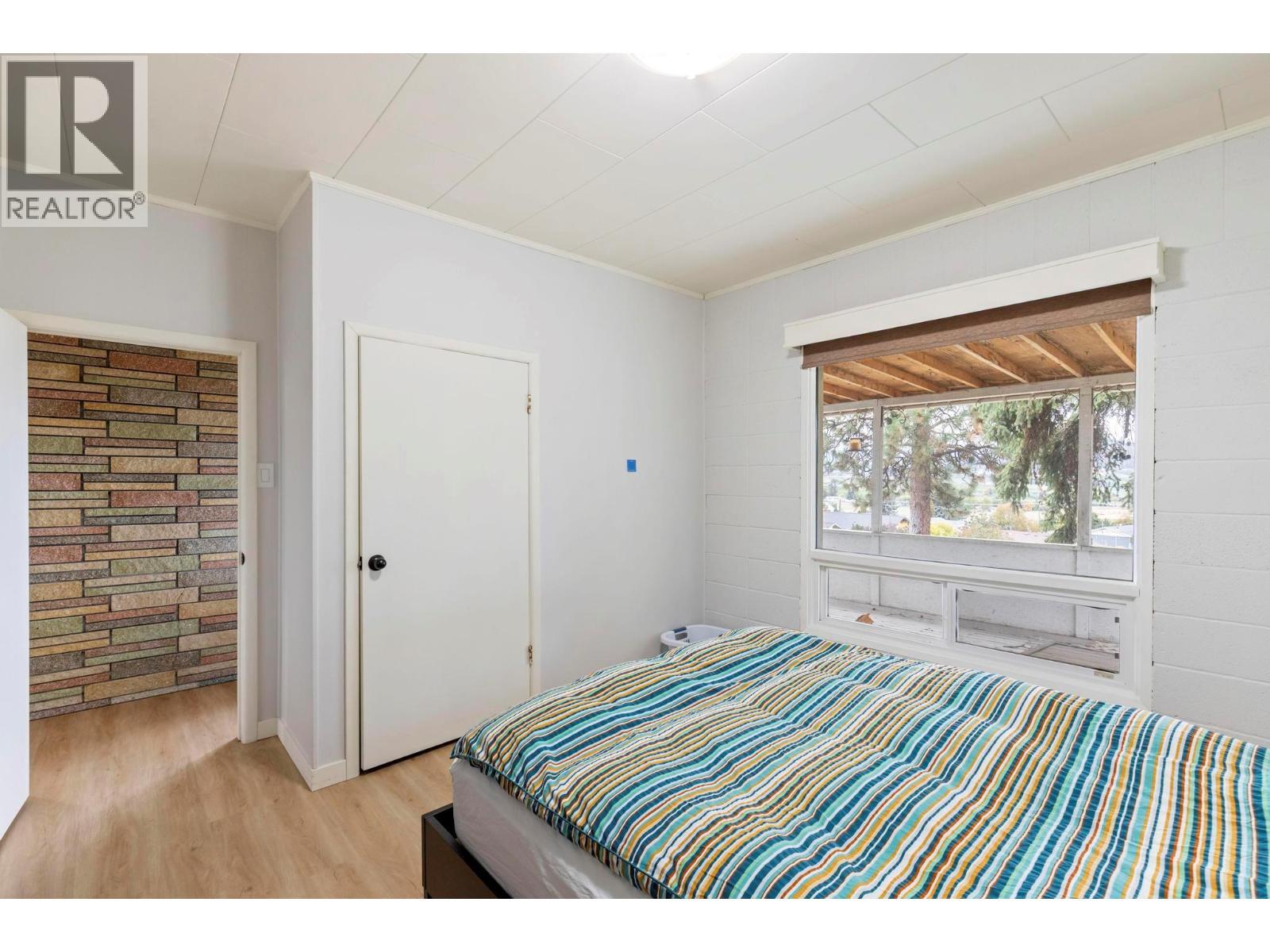 590 Brenda Road, Kelowna, BC - Indoor Photo Showing Bedroom