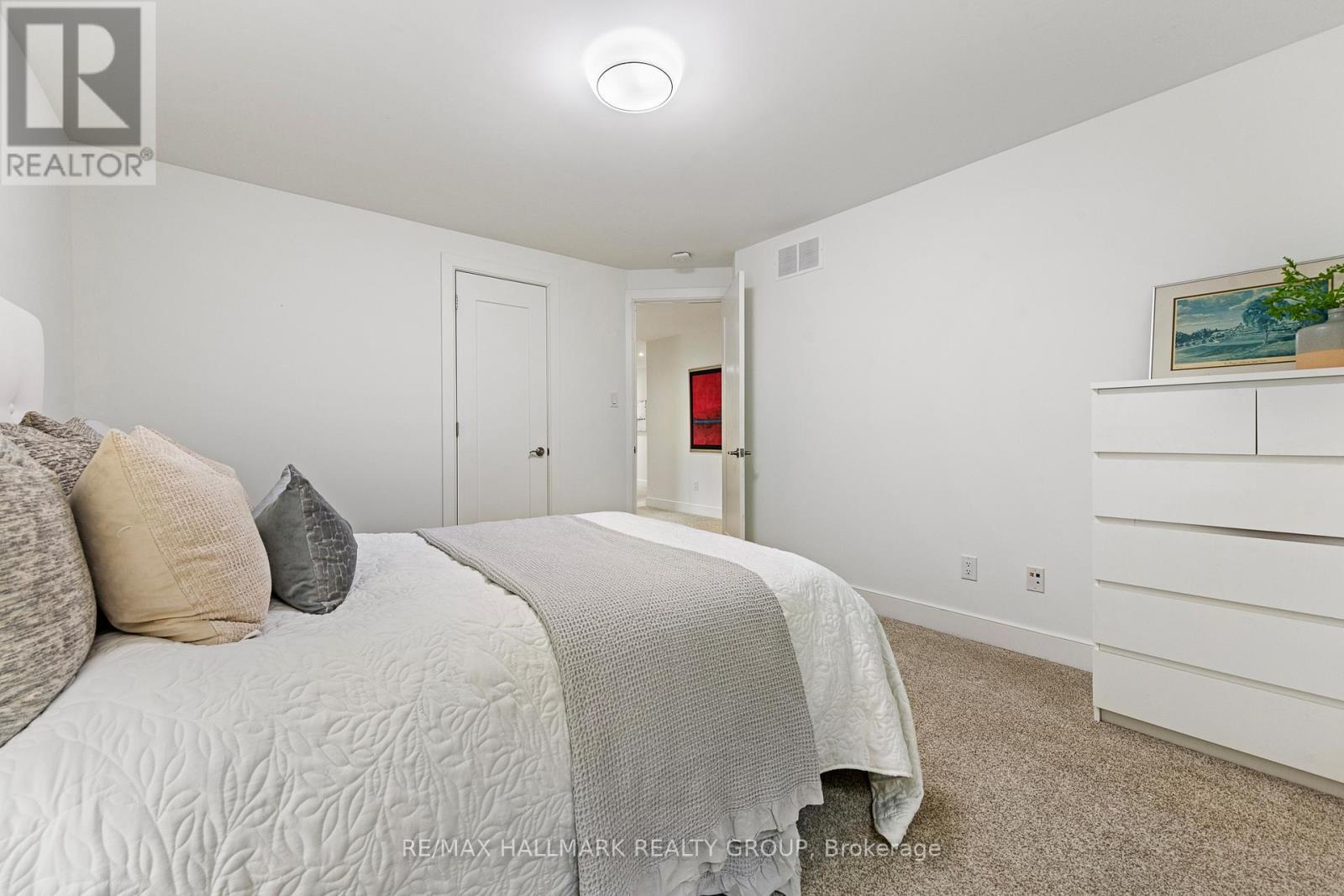 91 Shaughnessy Crescent, Ottawa, ON - Indoor Photo Showing Bedroom