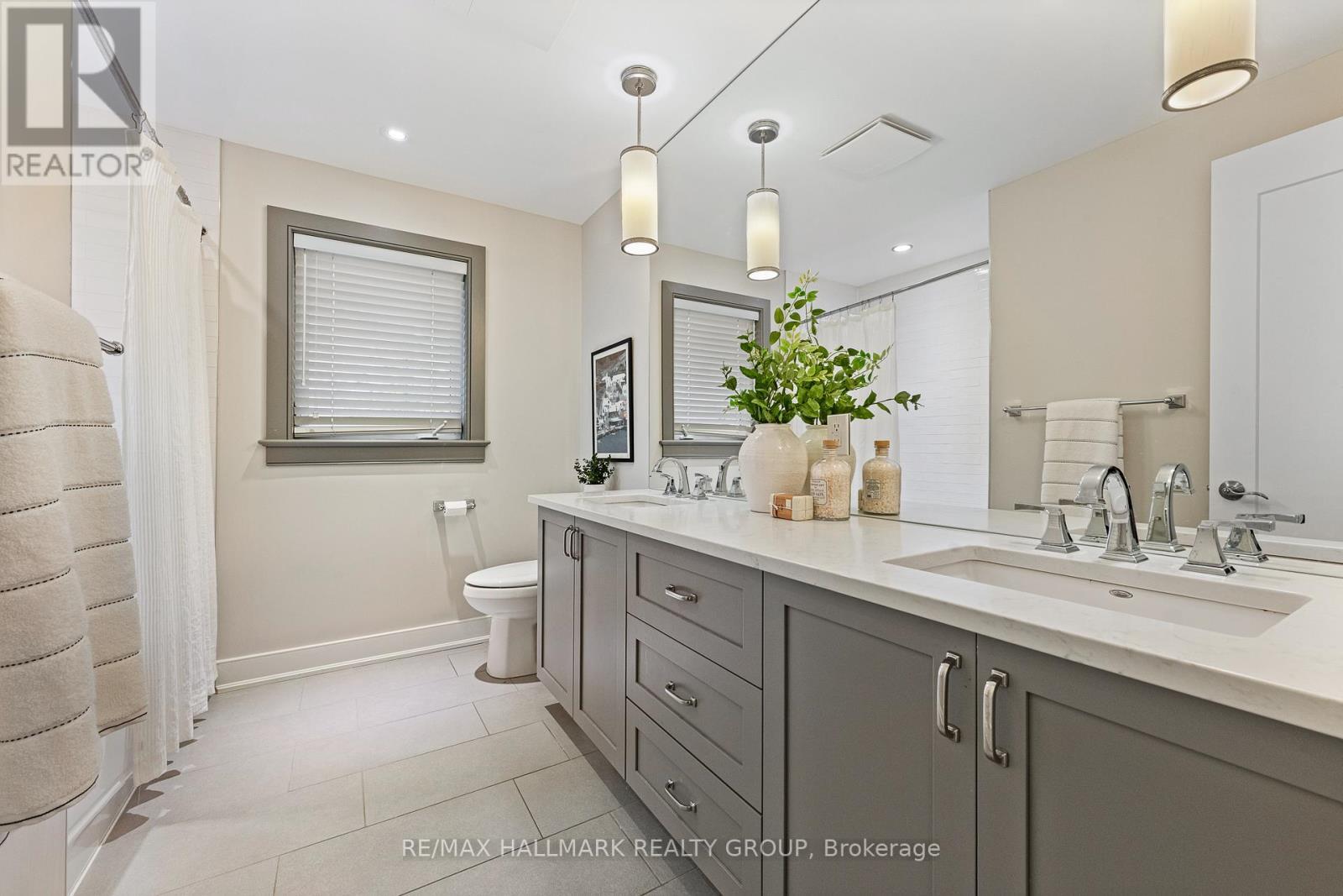 Full bath - 91 Shaughnessy Crescent, Ottawa, ON - Indoor Photo Showing Bathroom