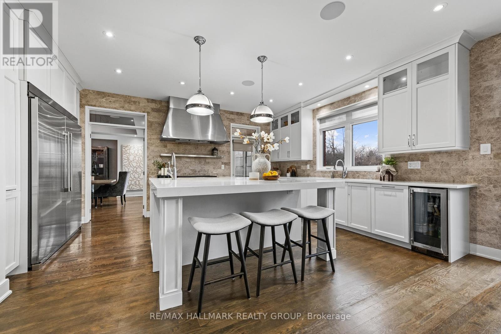 91 Shaughnessy Crescent, Ottawa, ON - Indoor Photo Showing Kitchen With Upgraded Kitchen