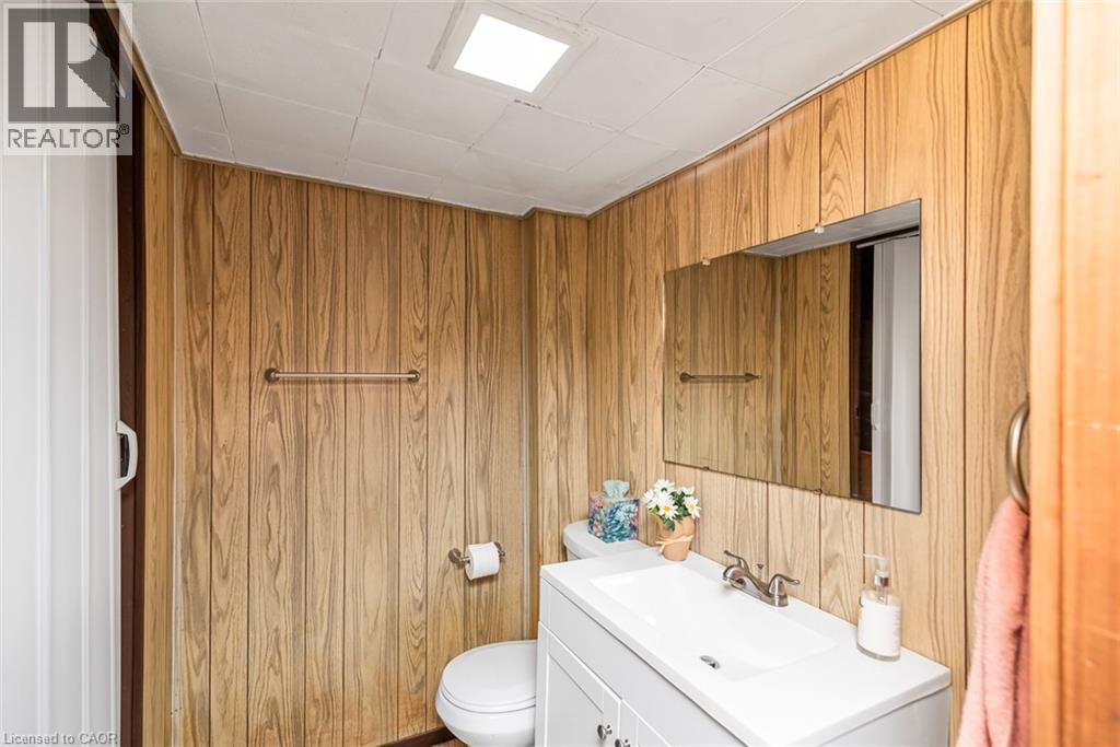 124 Broker Drive, Hamilton, ON - Indoor Photo Showing Bathroom