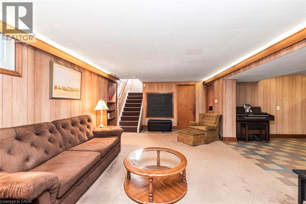 124 Broker Drive, Hamilton, ON - Indoor Photo Showing Living Room
