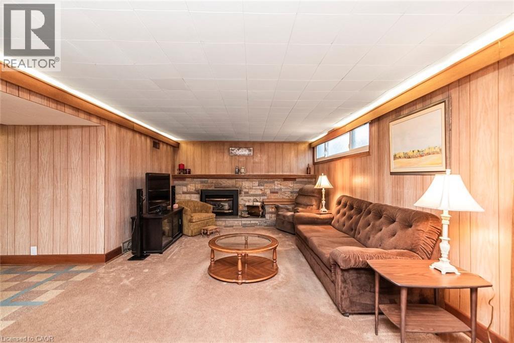 124 Broker Drive, Hamilton, ON - Indoor Photo Showing Living Room With Fireplace