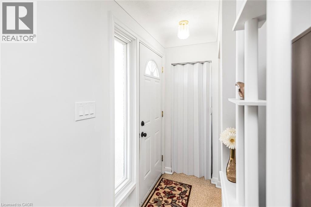 124 Broker Drive, Hamilton, ON - Indoor Photo Showing Other Room