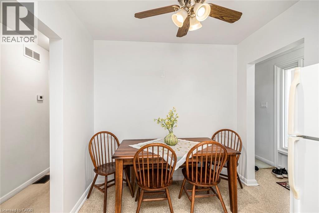 124 Broker Drive, Hamilton, ON - Indoor Photo Showing Dining Room