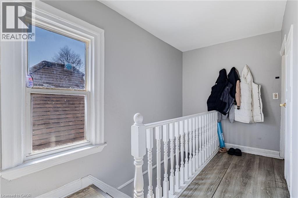 174 Rosslyn Avenue N, Hamilton, ON - Indoor