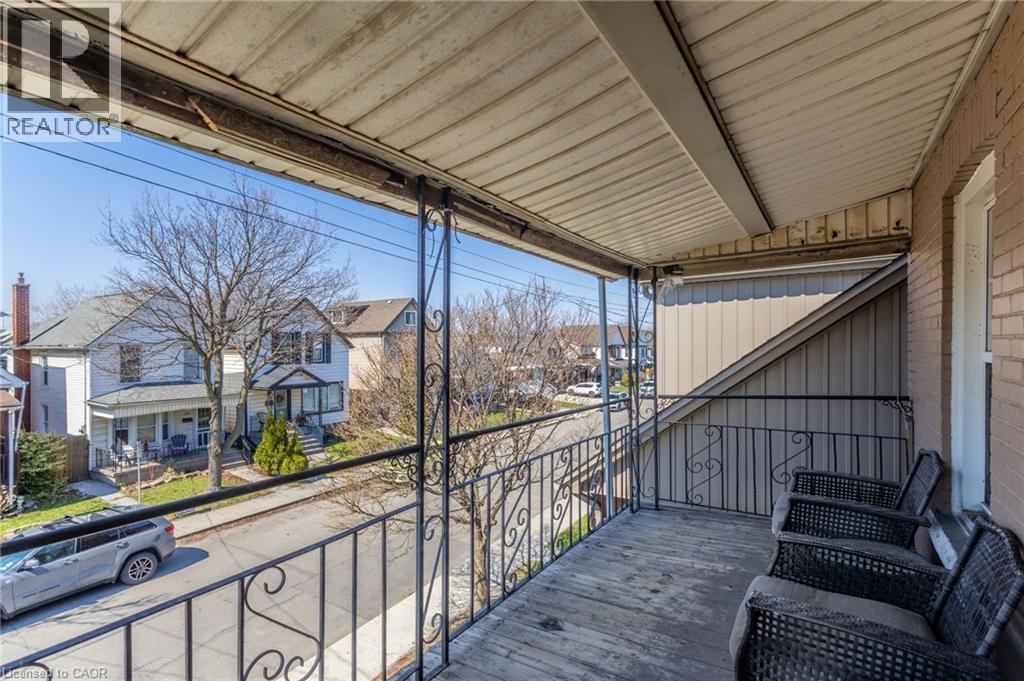 174 Rosslyn Avenue N, Hamilton, ON - Outdoor With Exterior