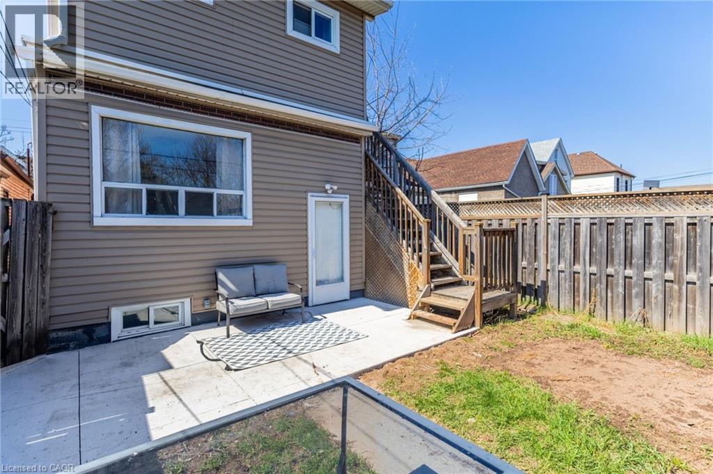 174 Rosslyn Avenue N, Hamilton, ON - Outdoor With Exterior