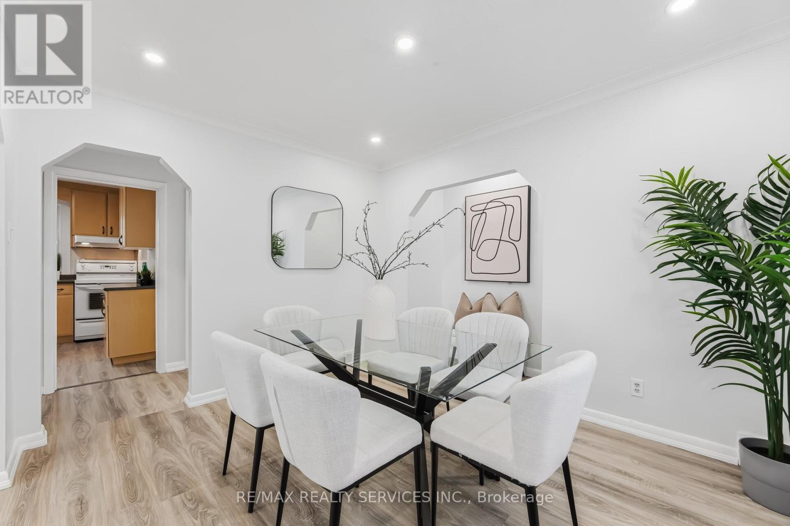 6 Bonnyview Drive, Toronto, ON - Indoor Photo Showing Dining Room