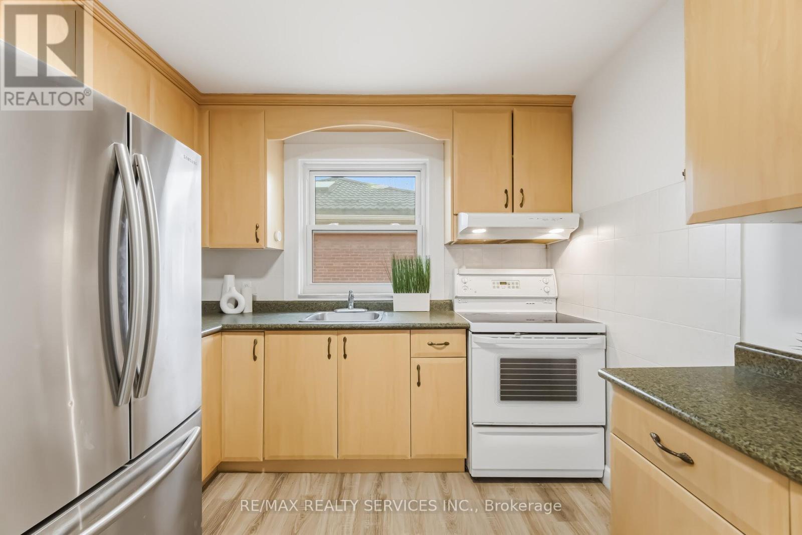 6 Bonnyview Drive, Toronto, ON - Indoor Photo Showing Kitchen