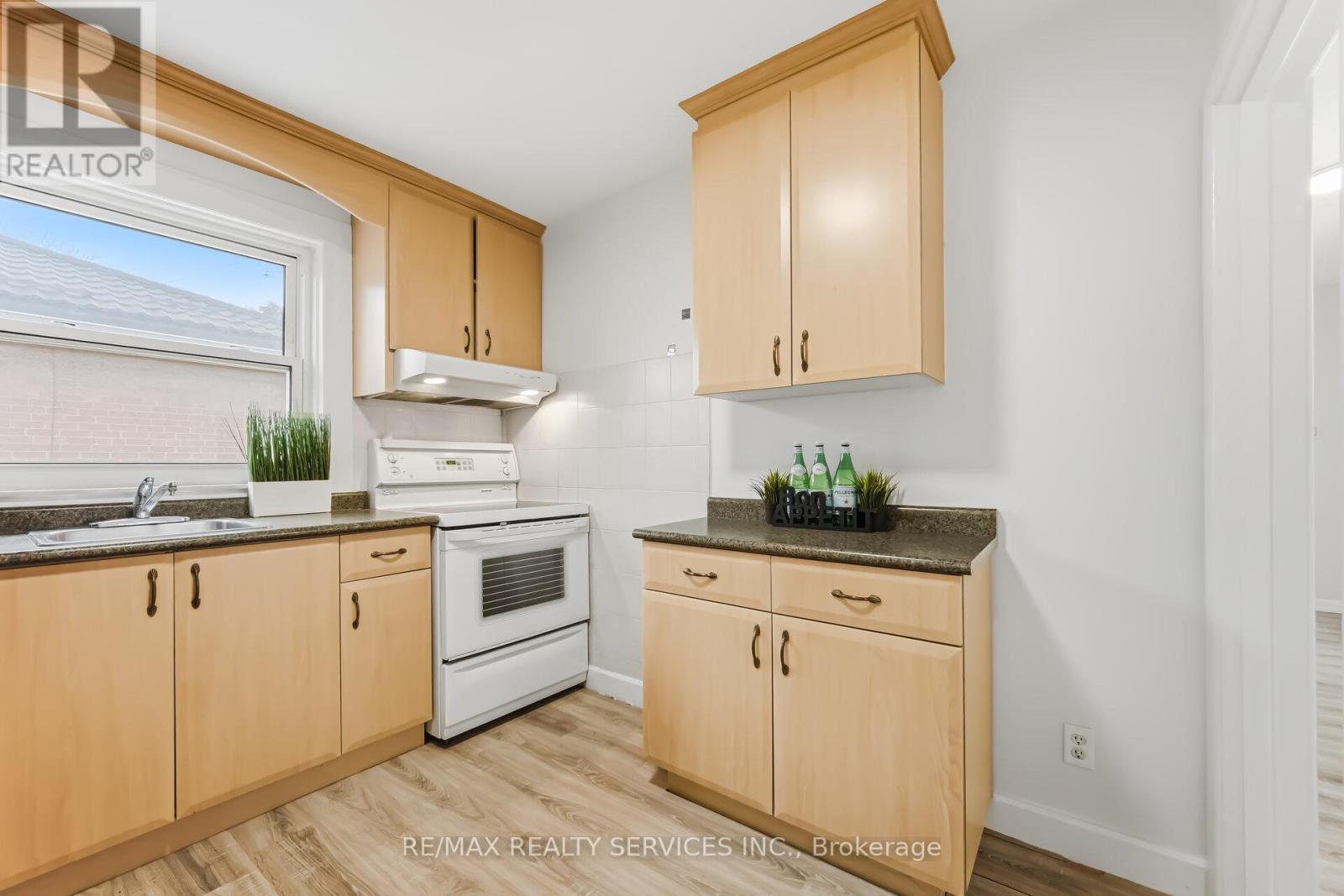 6 Bonnyview Drive, Toronto, ON - Indoor Photo Showing Kitchen