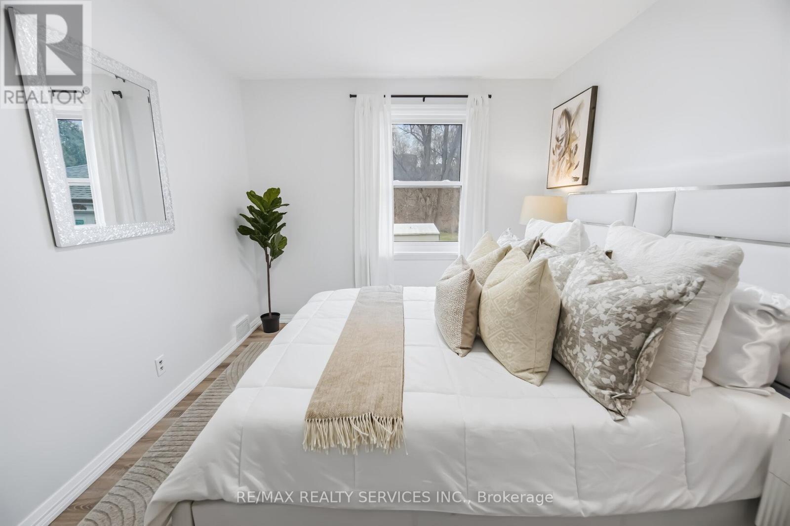 6 Bonnyview Drive, Toronto, ON - Indoor Photo Showing Bedroom