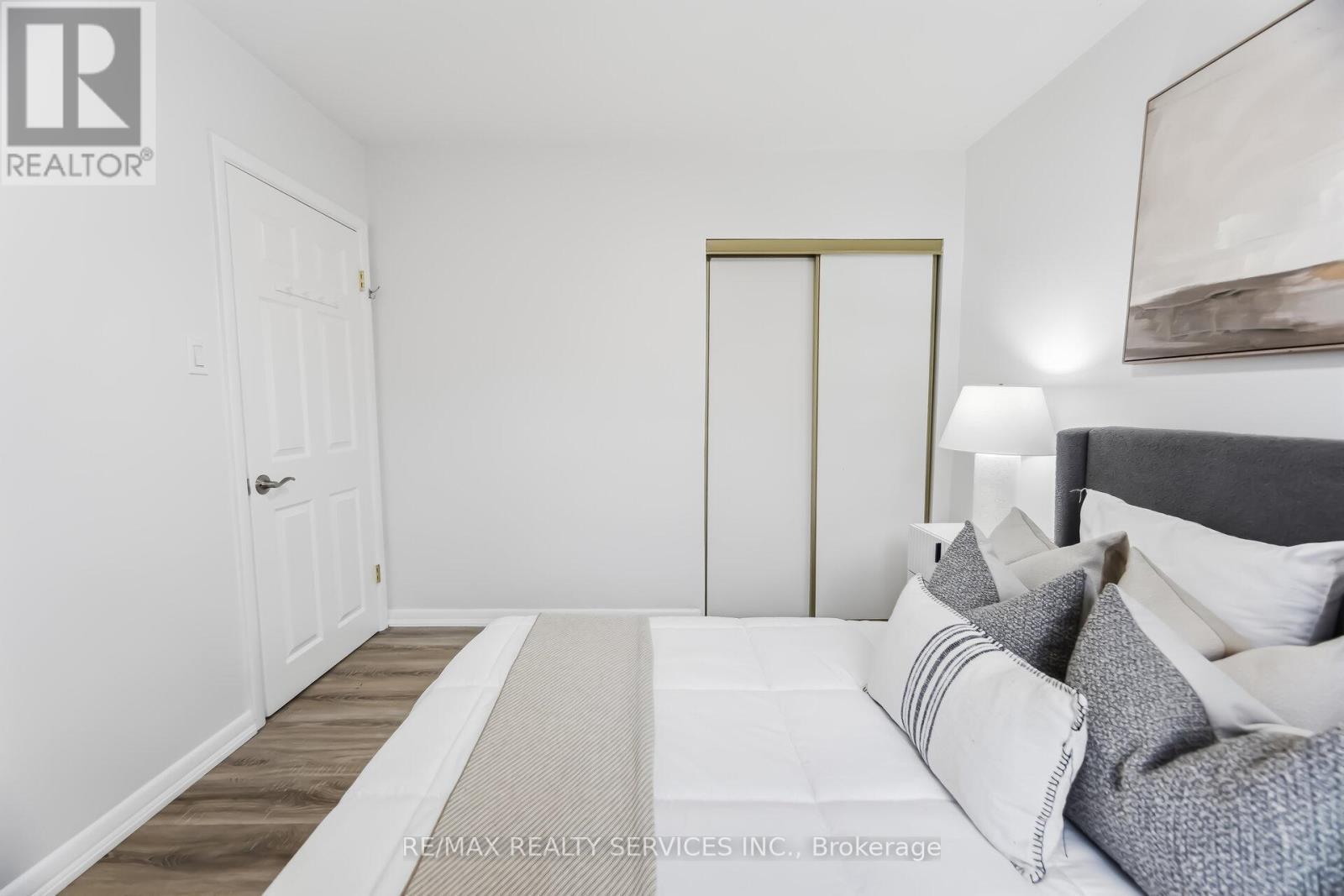 6 Bonnyview Drive, Toronto, ON - Indoor