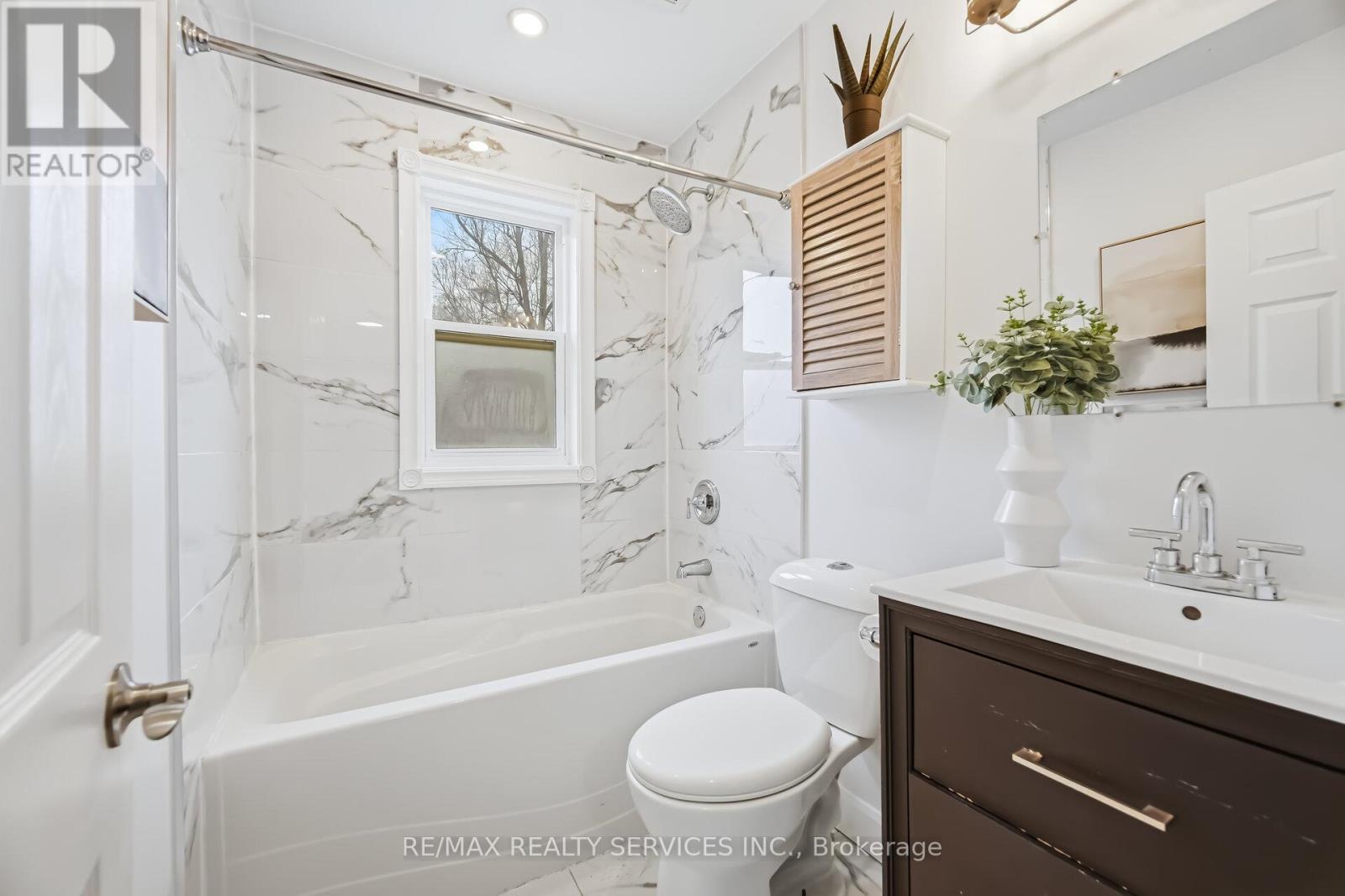 6 Bonnyview Drive, Toronto, ON - Indoor Photo Showing Bathroom