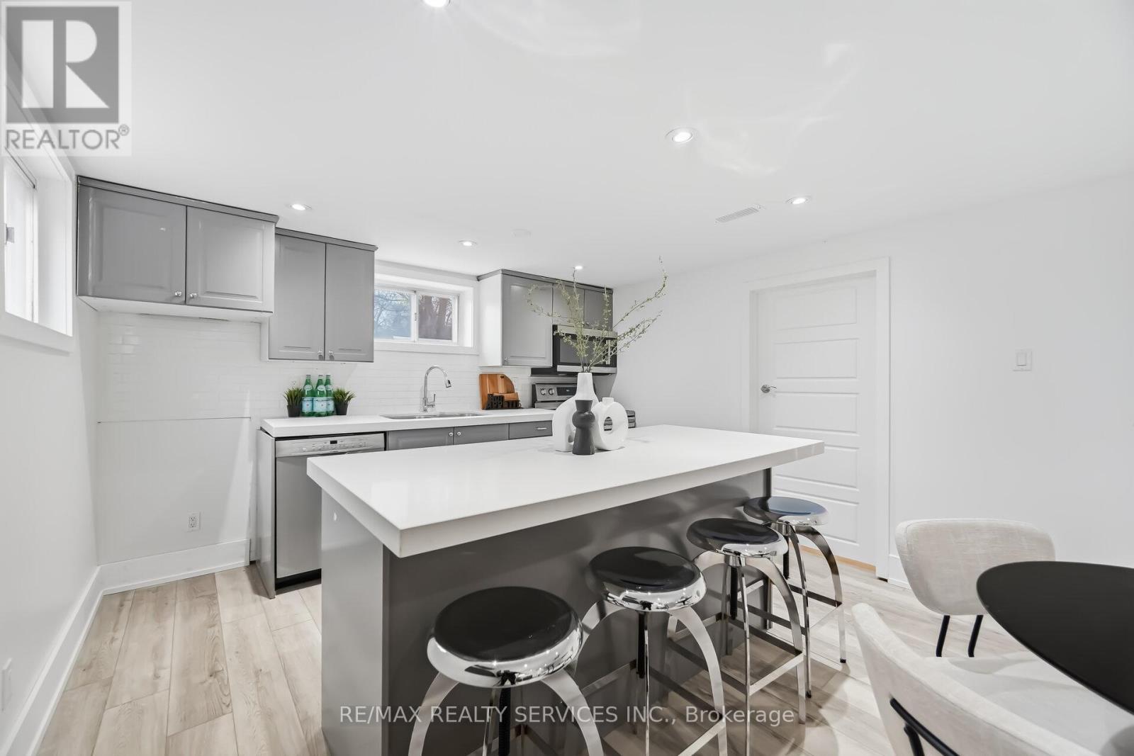 6 Bonnyview Drive, Toronto, ON - Indoor