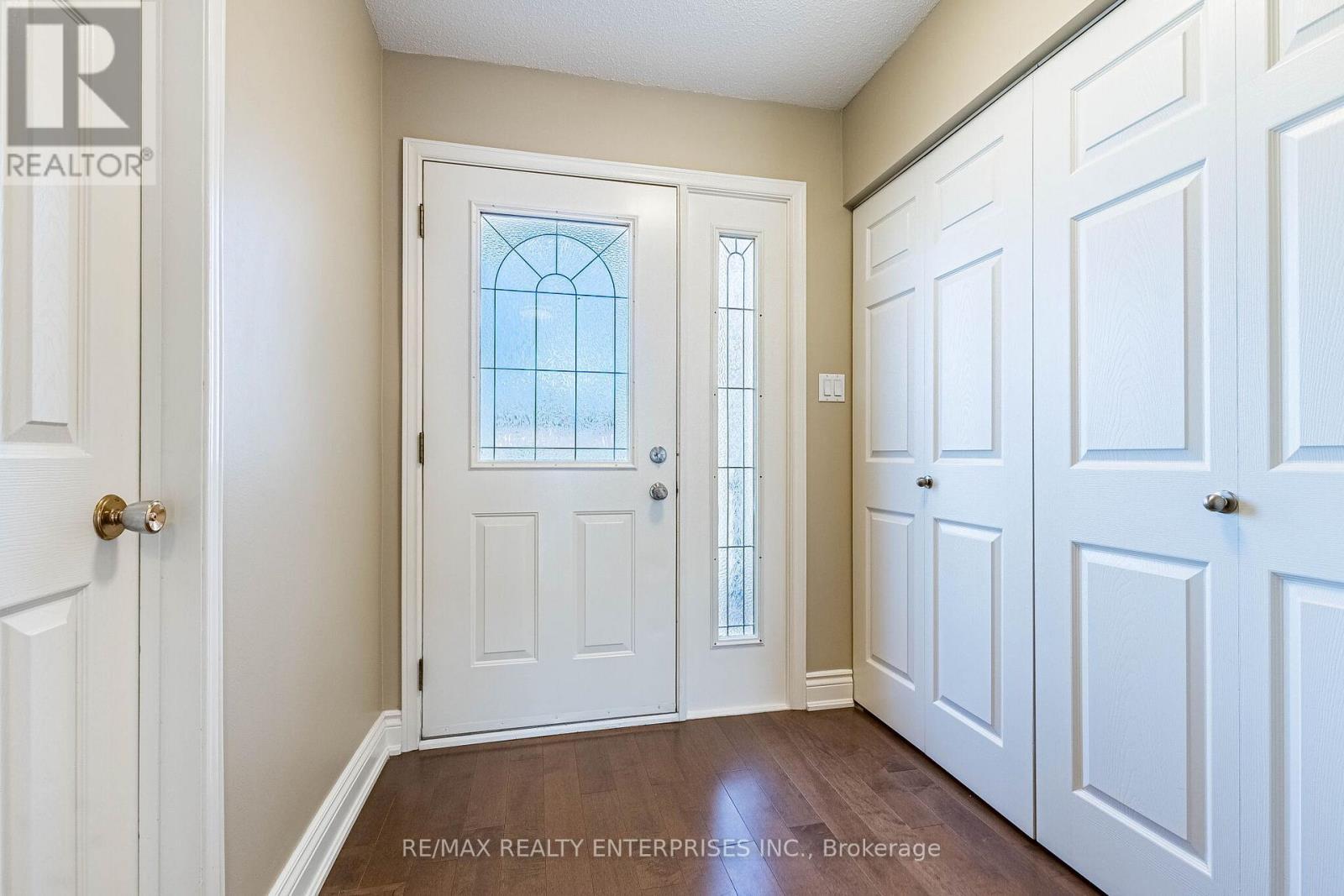 Double Closet & 2 pc. powder room - 3016 Rymal Road, Mississauga, ON - Indoor Photo Showing Other Room