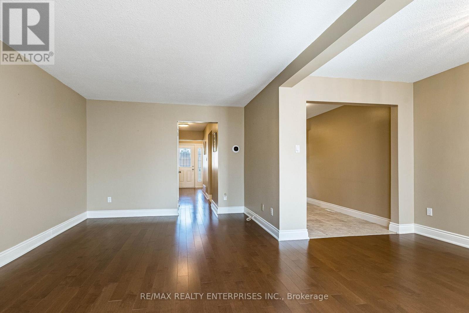 Classig L-Shape Living and Dining - 3016 Rymal Road, Mississauga, ON - Indoor Photo Showing Other Room