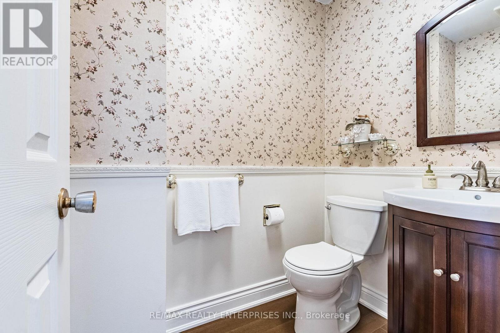 Main Floor Powder Room - 3016 Rymal Road, Mississauga, ON - Indoor Photo Showing Bathroom
