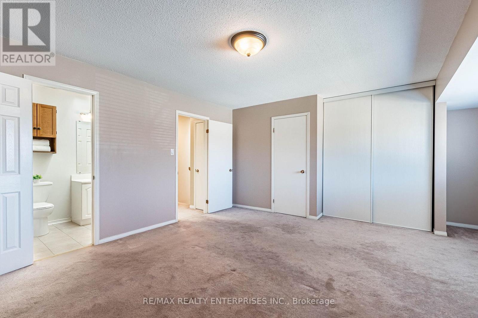 Semin Ensuite Bath and 2 closets - 3016 Rymal Road, Mississauga, ON - Indoor Photo Showing Other Room