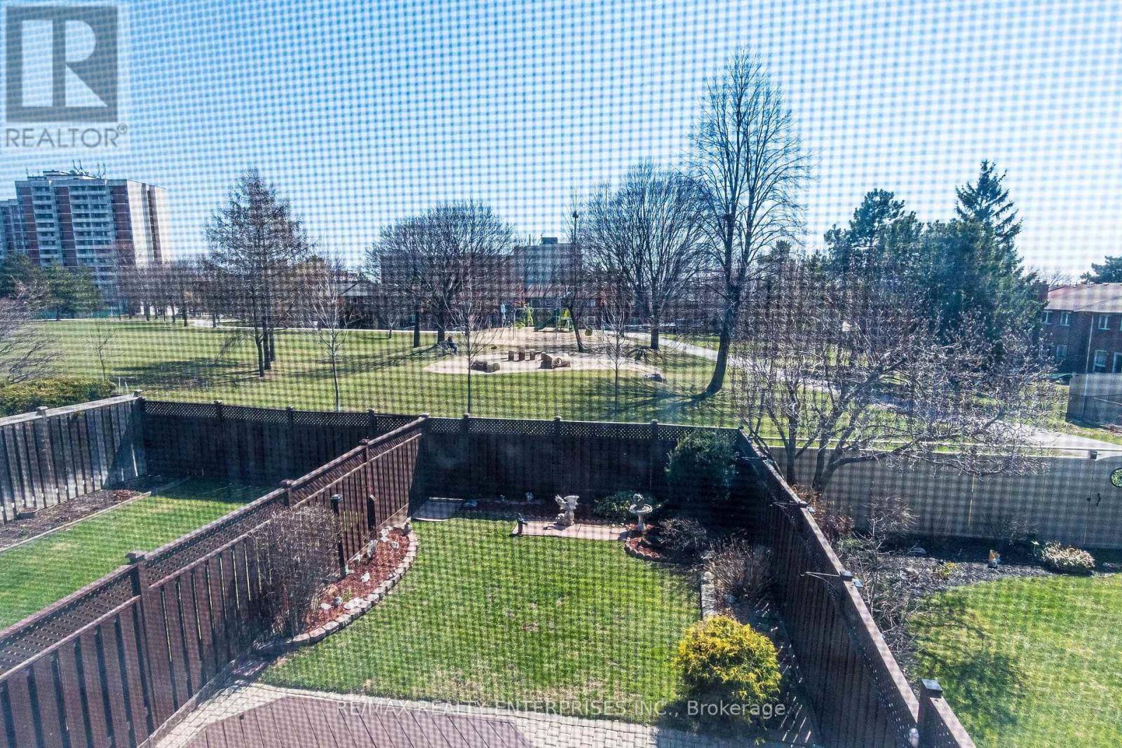 View from Bed 2 & 3 overlooking yard - 3016 Rymal Road, Mississauga, ON - Outdoor