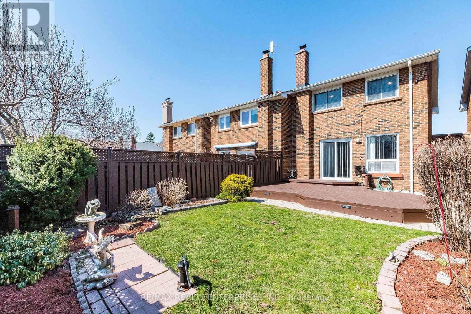 Landscaped yard - 3016 Rymal Road, Mississauga, ON - Outdoor With Deck Patio Veranda