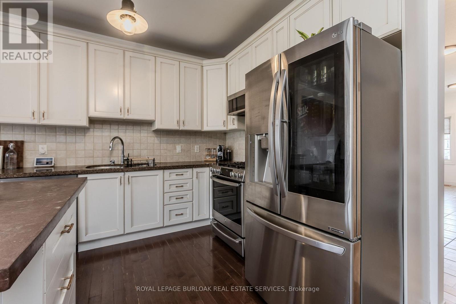 2121 Prospect Street, Burlington, ON - Indoor Photo Showing Kitchen With Upgraded Kitchen