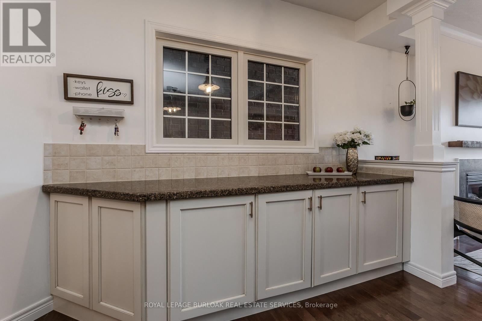 2121 Prospect Street, Burlington, ON - Indoor