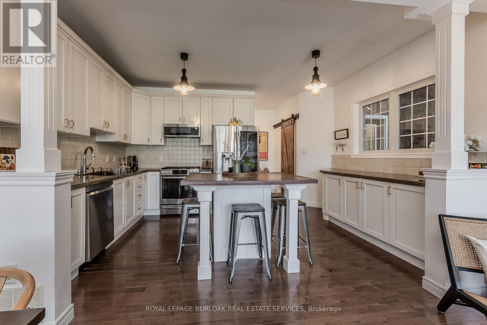 2121 Prospect Street, Burlington, ON - Indoor Photo Showing Kitchen With Upgraded Kitchen