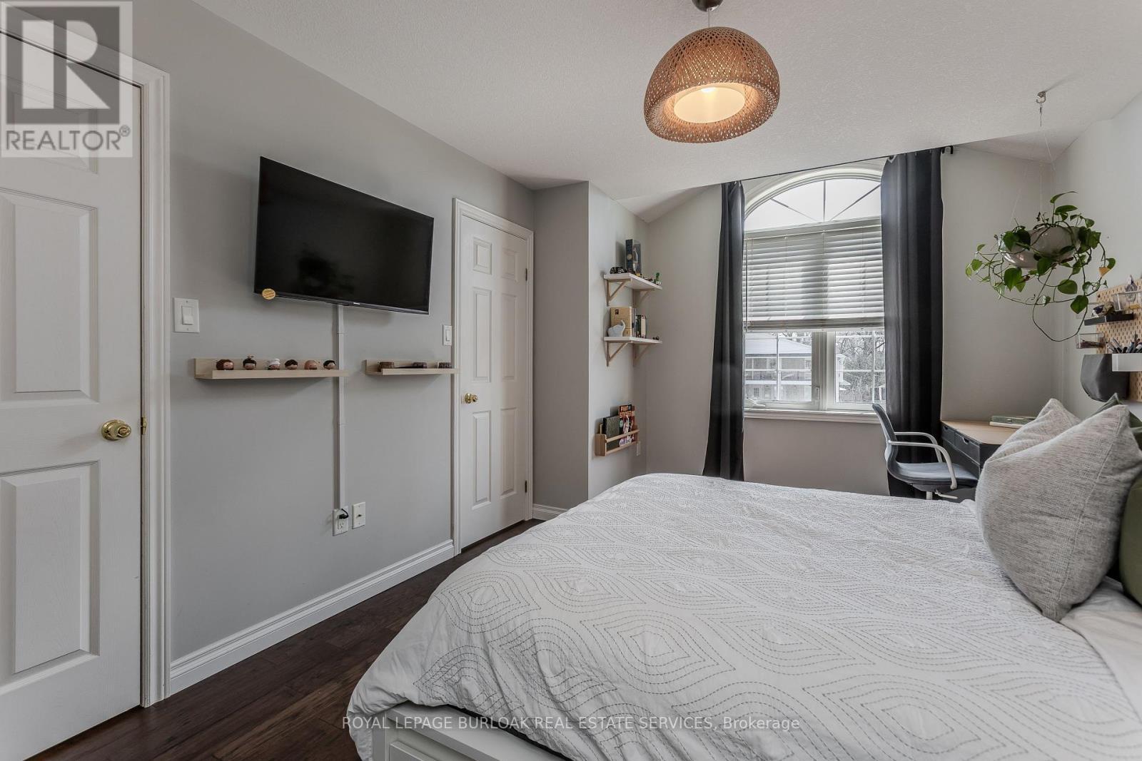 2121 Prospect Street, Burlington, ON - Indoor Photo Showing Bedroom