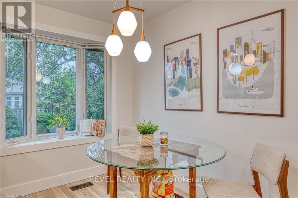 1141 Mohawk Road E, Hamilton, ON - Indoor Photo Showing Dining Room