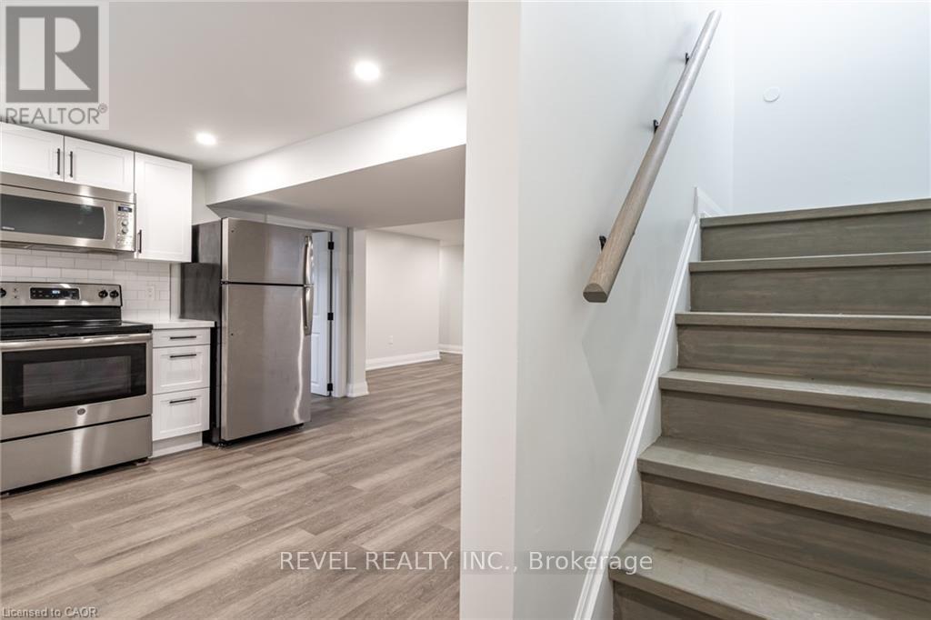 1141 Mohawk Road E, Hamilton, ON - Indoor Photo Showing Kitchen