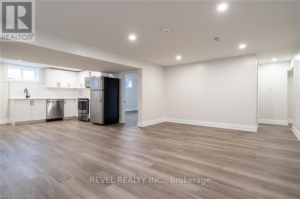 1141 Mohawk Road E, Hamilton, ON - Indoor