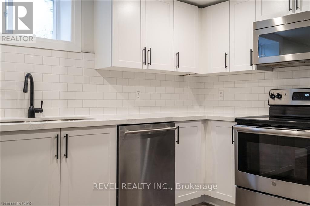 1141 Mohawk Road E, Hamilton, ON - Indoor Photo Showing Kitchen With Upgraded Kitchen