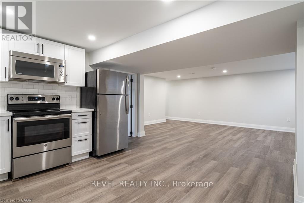 1141 Mohawk Road E, Hamilton, ON - Indoor Photo Showing Kitchen