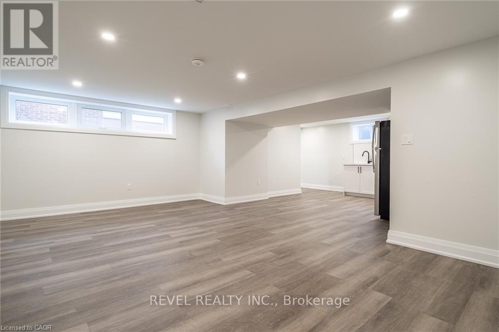 1141 Mohawk Road E, Hamilton, ON - Indoor