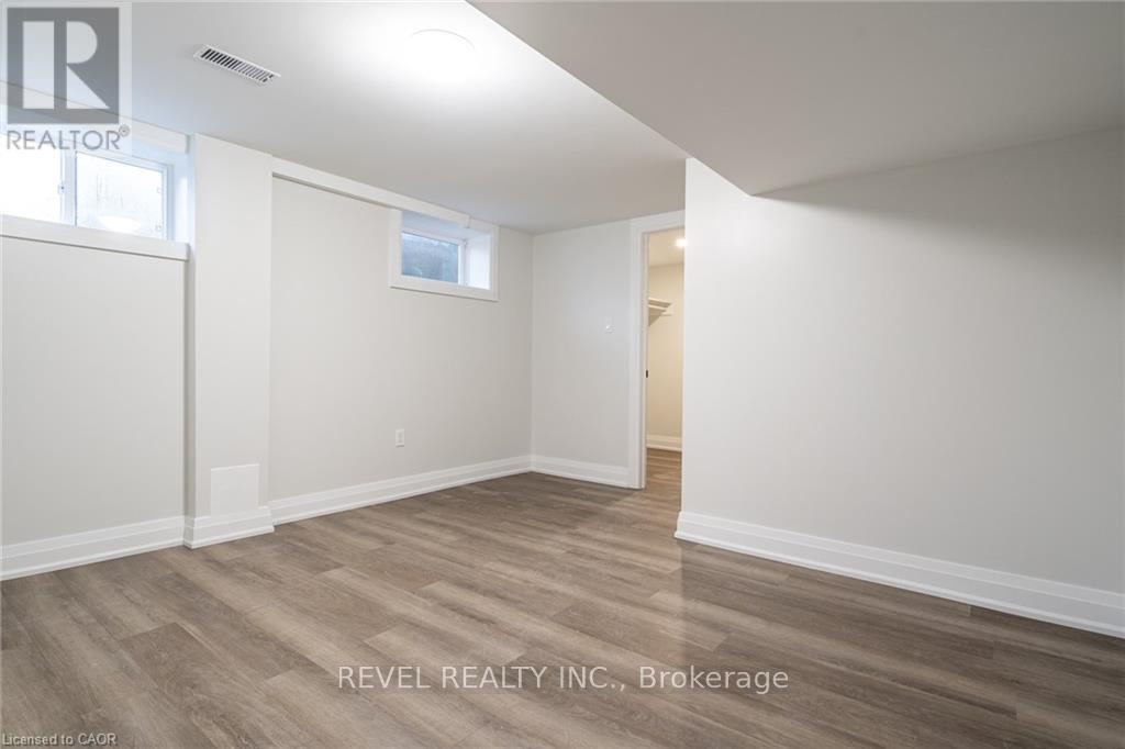 1141 Mohawk Road E, Hamilton, ON - Indoor Photo Showing Other Room