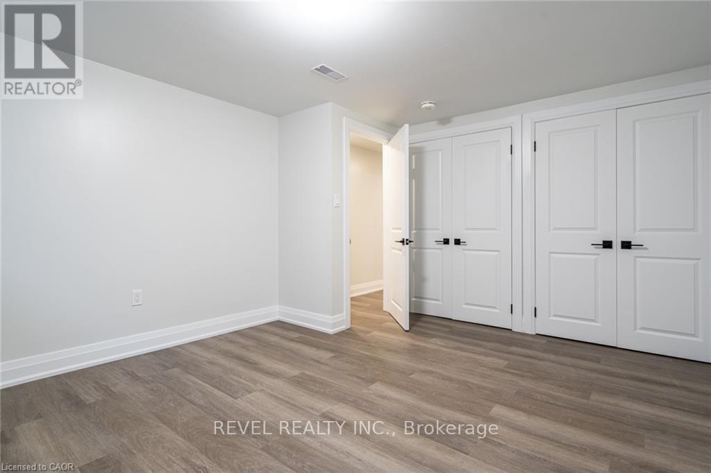 1141 Mohawk Road E, Hamilton, ON - Indoor Photo Showing Other Room