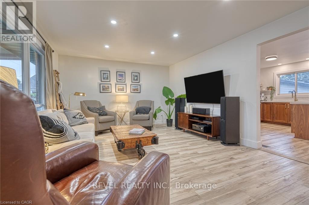 1141 Mohawk Road E, Hamilton, ON - Indoor