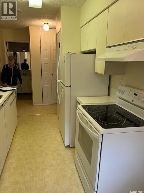 302 8Th Avenue Sw, Biggar, SK - Indoor Photo Showing Kitchen