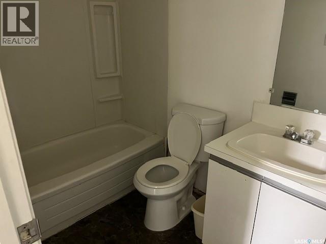 302 8Th Avenue Sw, Biggar, SK - Indoor Photo Showing Bathroom