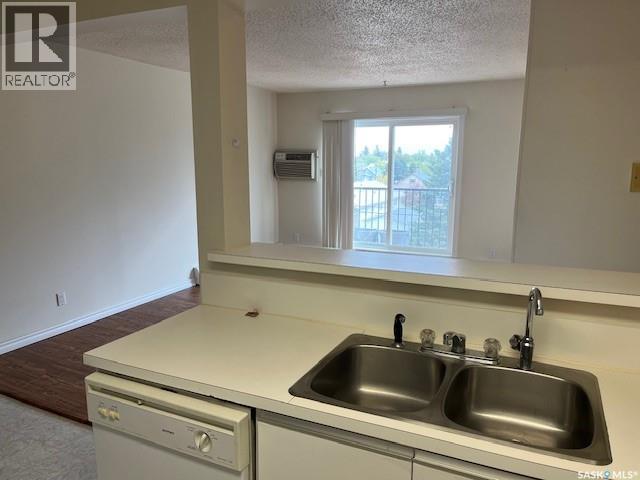 302 8Th Avenue Sw, Biggar, SK - Indoor Photo Showing Kitchen With Double Sink