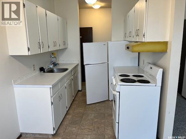 302 8Th Avenue Sw, Biggar, SK - Indoor Photo Showing Kitchen