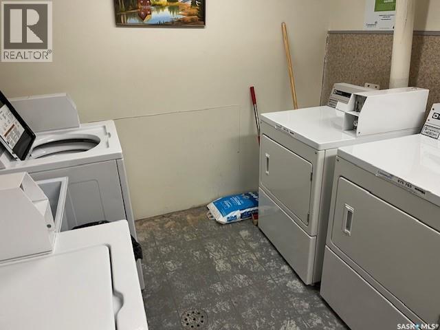 302 8Th Avenue Sw, Biggar, SK - Indoor Photo Showing Laundry Room