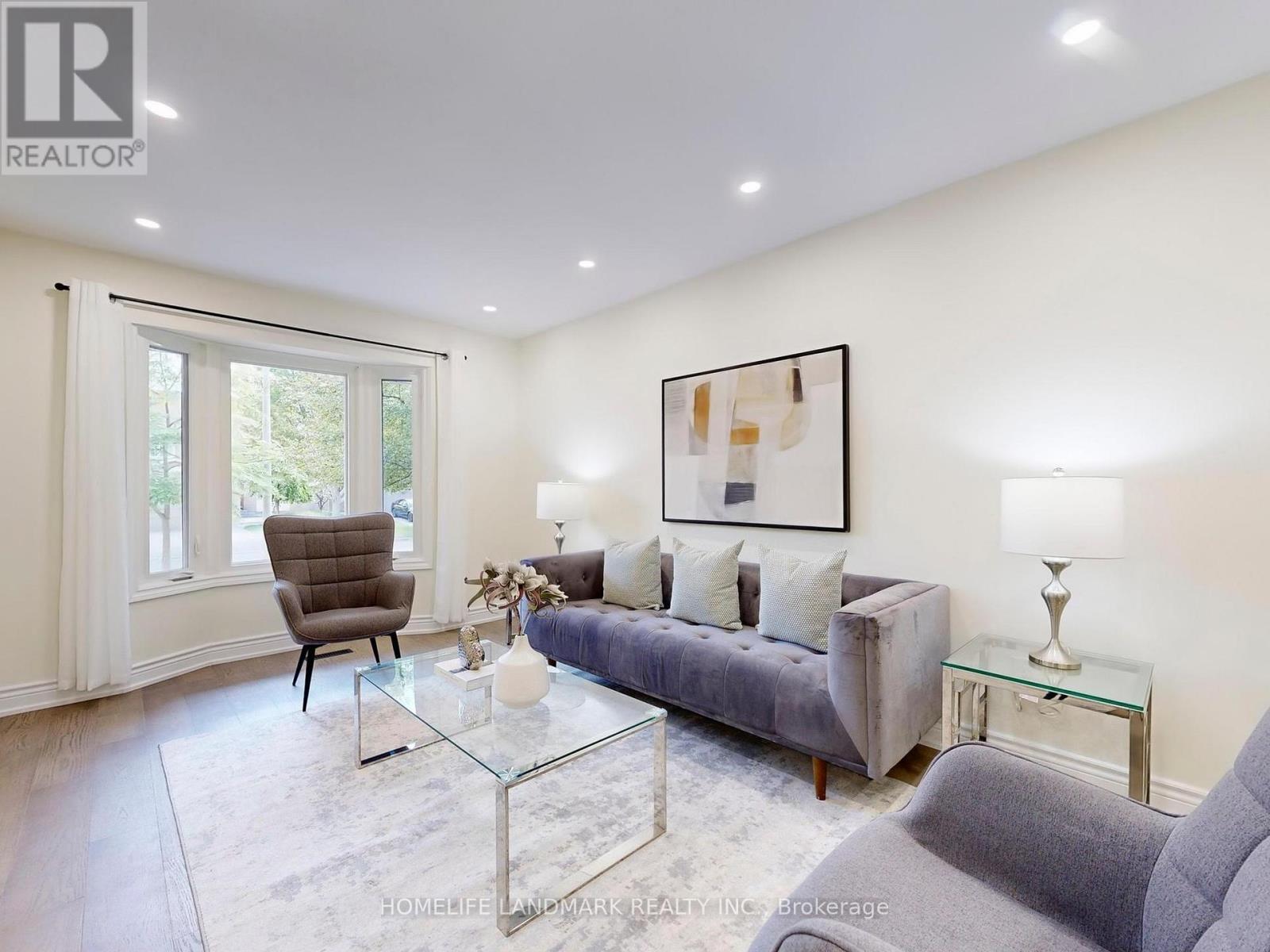 27 Penny Crescent, Markham, ON - Indoor Photo Showing Living Room
