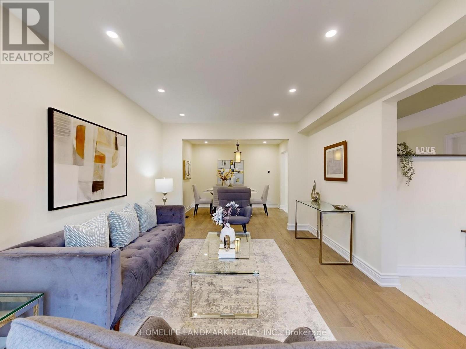 27 Penny Crescent, Markham, ON - Indoor Photo Showing Living Room