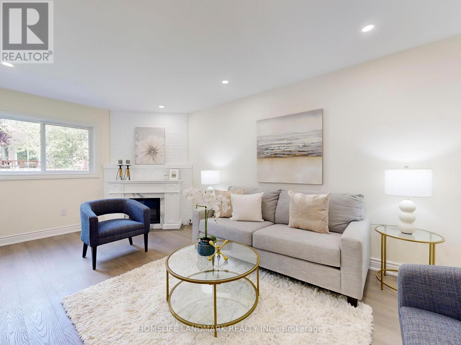 27 Penny Crescent, Markham, ON - Indoor Photo Showing Living Room