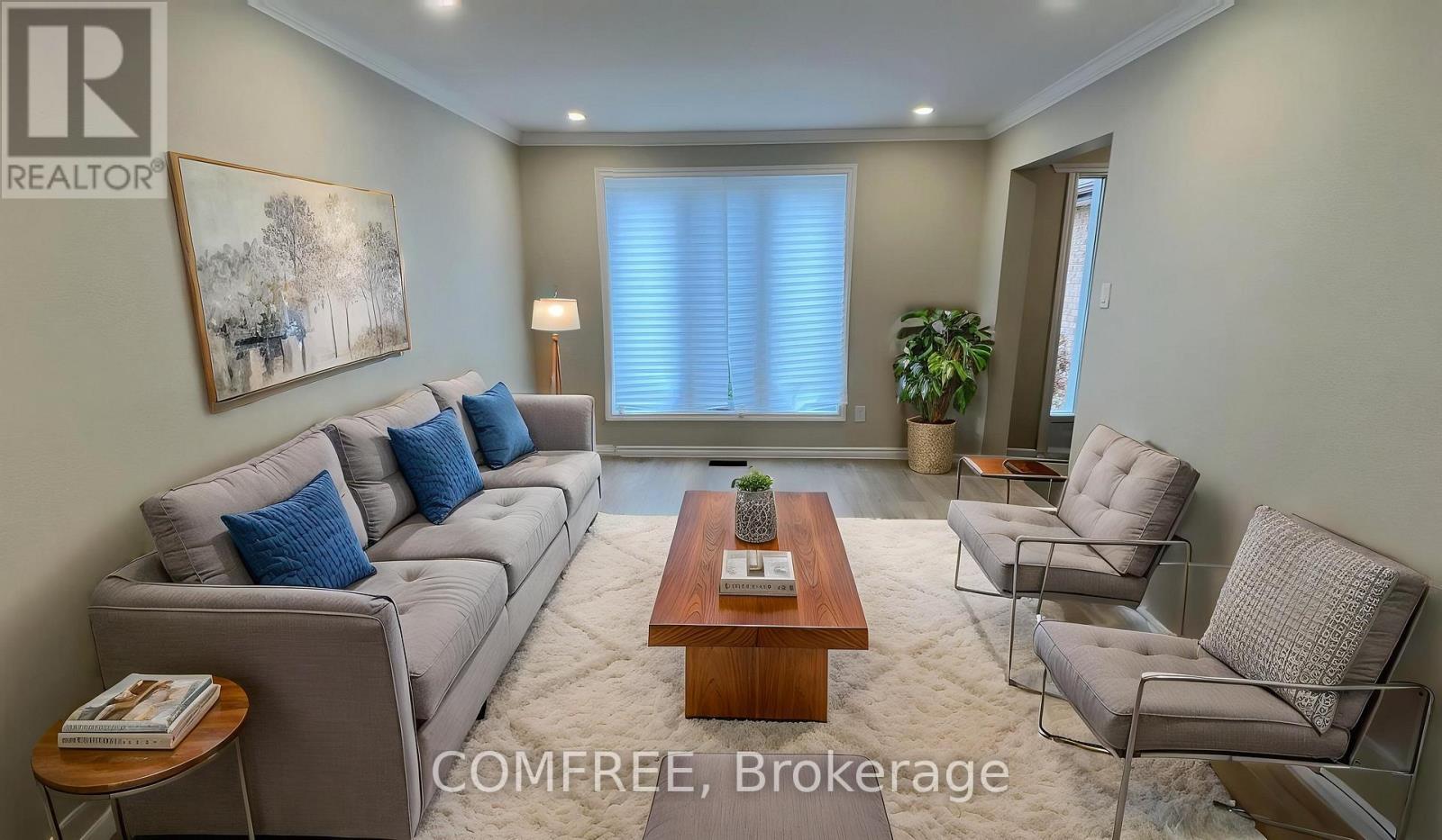 1320 Notting Hill Avenue, Ottawa, ON - Indoor Photo Showing Living Room