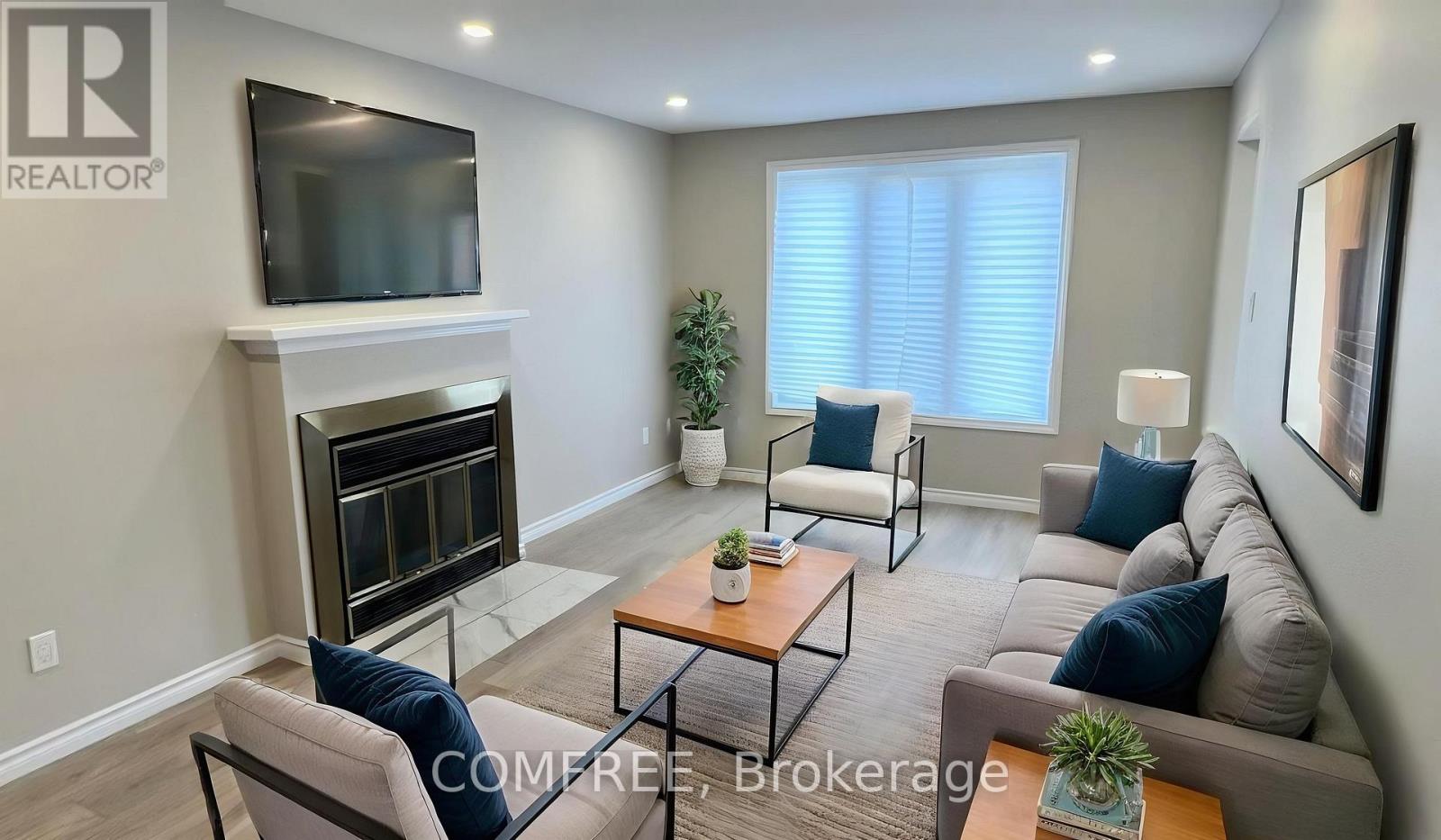 1320 Notting Hill Avenue, Ottawa, ON - Indoor Photo Showing Living Room With Fireplace